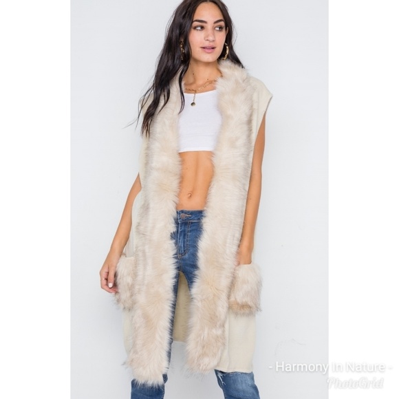 Last 1 🎉Host Pick Ivory Soft Knit Vest Fur Lined - Picture 6 of 8